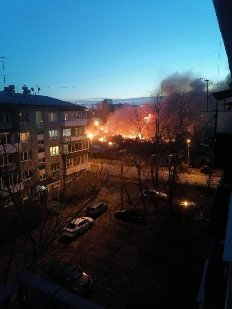 В Иркутске во время испытательного полёта на жилой дом упал военный самолёт  | Новости Нижнего Тагила и Свердловской области - Агентство новостей «Между  строк»