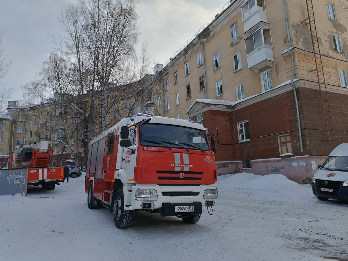 В многоэтажке на улице Космонавтов в Нижнем Тагиле произошёл пожар из-за  непотушенной сигареты | Новости Нижнего Тагила и Свердловской области -  Агентство новостей «Между строк»