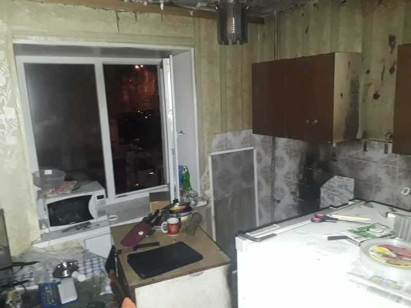 Пожарный-блогер опубликовал видео спасения самогонщика из горящей квартиры в Нижнем Тагиле