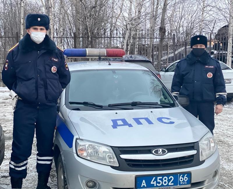В Свердловской области сотрудники ГИБДД помогли водителю грузовика, у которого замёрзло топливо