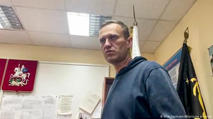 Прокуратура Химок отказалась считать нарушением проведение суда над Навальным в отделе полиции