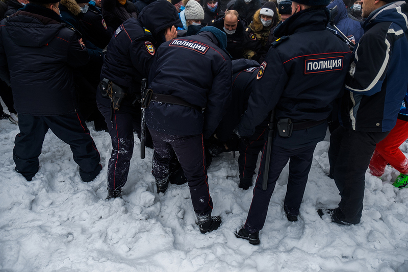 Людей меньше, задержаний больше. Как проходила вторая в Нижнем Тагиле «прогулка» в поддержку Алексея Навального (ФОТОРЕПОРТАЖ)