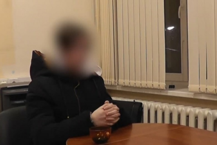 В Екатеринбурге задержали 16-летнего подростка, подозреваемого в убийстве родителей. Он дал признательные показания
