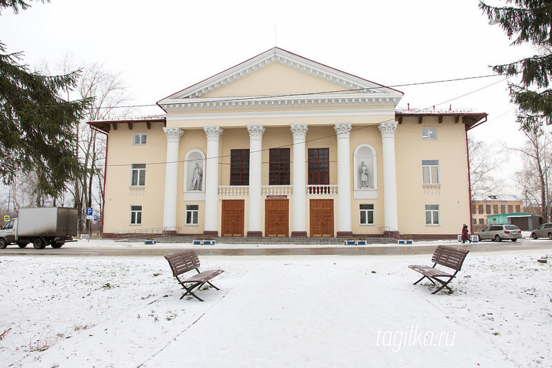 Карпинск дворец культуры