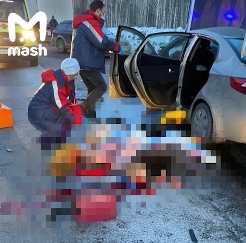 В ДТП на трассе в Свердловской области погибли три взрослых и два ребёнка (ВИДЕО)