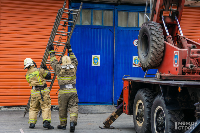 В МЧС рассказали журналистам об оперативной обстановке в Нижнем Тагиле, дали рекомендации по пожарной безопасности и провели экскурсию в честь дня рождения пожарной лестницы (ФОТОРЕПОРТАЖ)