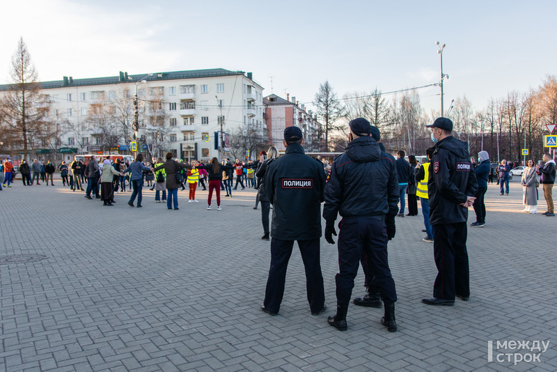 Четверо задержанных: в Нижнем Тагиле прошла акция в поддержку Алексея Навального (ФОТОРЕПОРТАЖ)