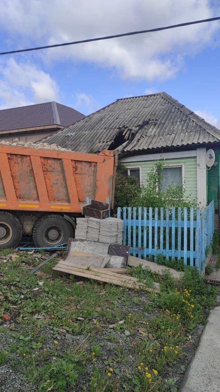 В Ревде грузовик протаранил жилой дом | Новости Нижнего Тагила и  Свердловской области - Агентство новостей «Между строк»