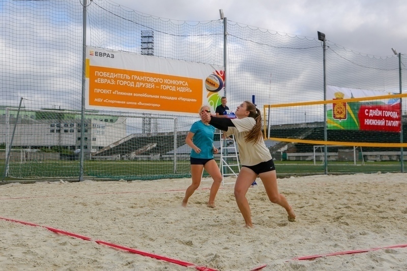 В Нижнем Тагиле на деньги ЕВРАЗа построили площадку для пляжного волейбола