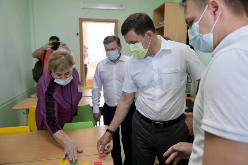Евгений Куйвашев в Камышлове проверил готовность школ к новому учебному году 