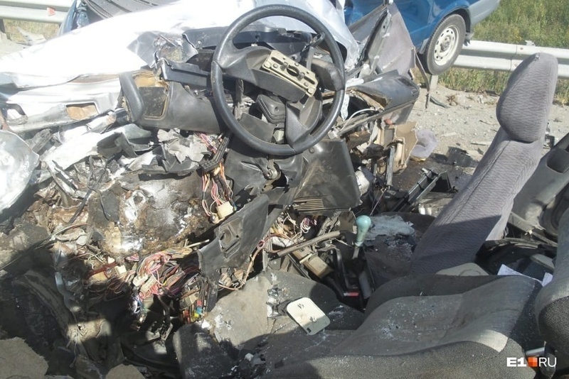 В ДТП с «Газелью» на Полевском тракте водителя раздавило в собственной машине