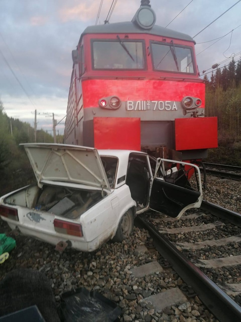 Под Нижним Тагилом поезд протаранил легковушку | Новости Нижнего Тагила и  Свердловской области - Агентство новостей «Между строк»