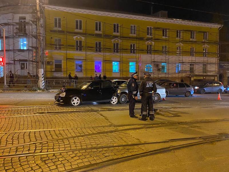 В центре Нижнего Тагила пьяный водитель без прав покалечил двоих человек