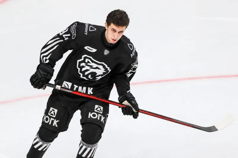 17-летний хоккеист из Нижнего Тагила Артём Щучинов дебютировал в КХЛ