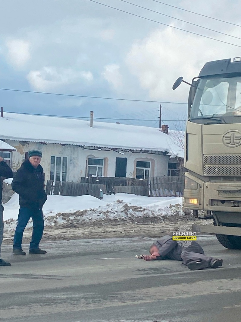 В Нижнем Тагиле на Свердловском шоссе фура сбила пешехода | 02.03.2023 |  Нижний Тагил - БезФормата