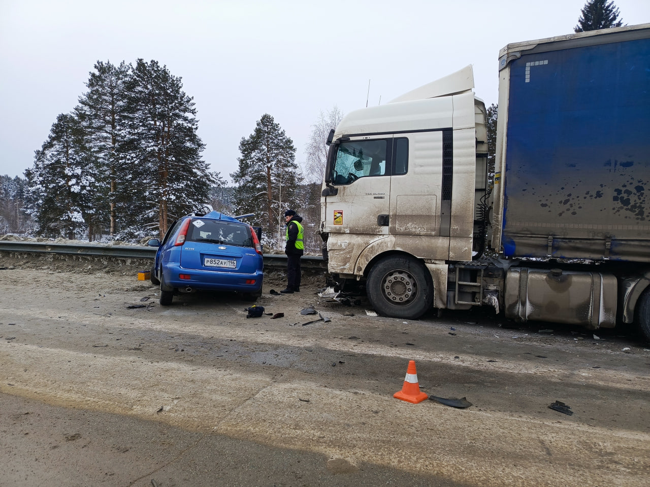 Под Нижним Тагилом произошло смертельное ДТП с участием легковушки и  грузовика | Новости Нижнего Тагила и Свердловской области - Агентство  новостей «Между строк»