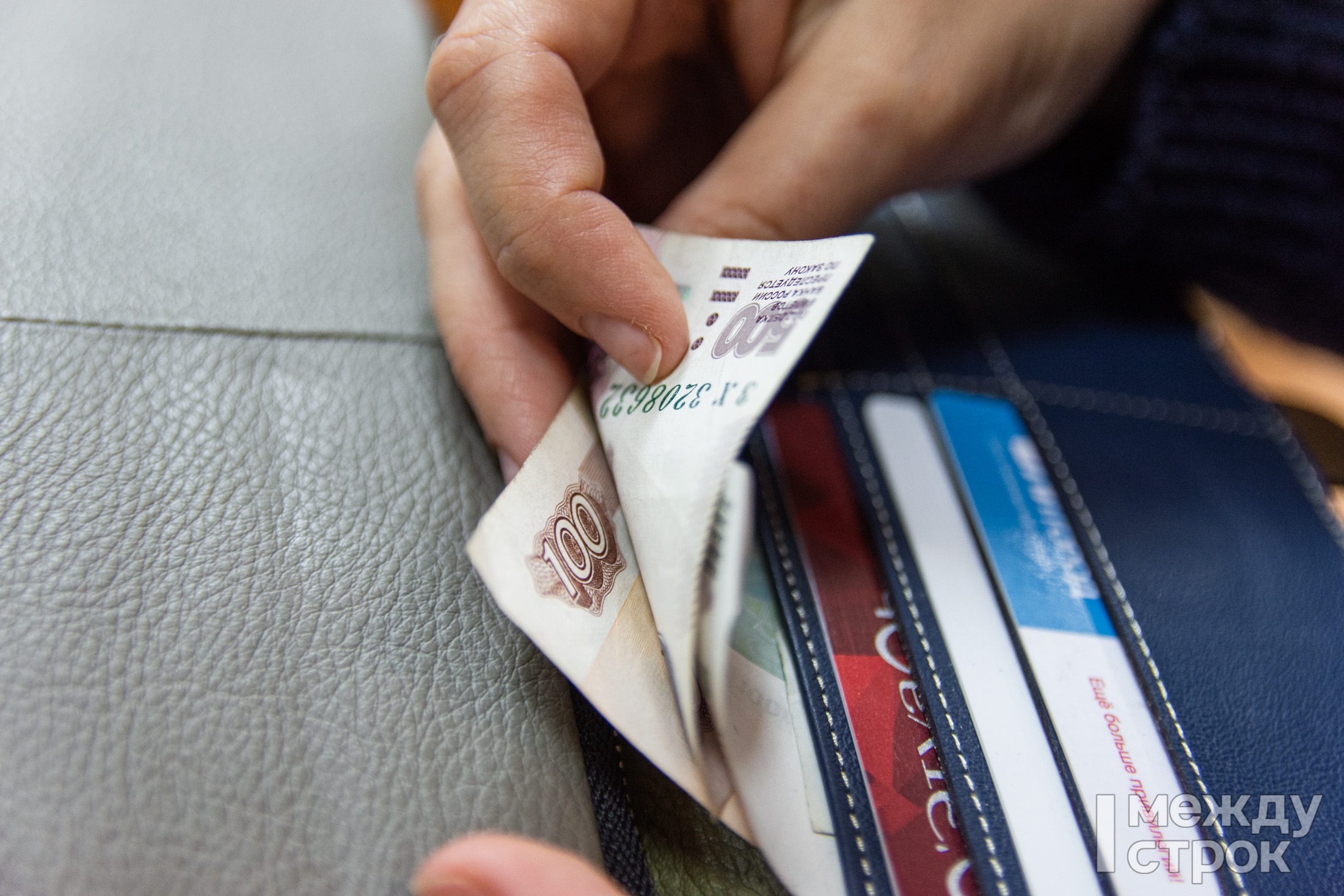 В Нижнем Тагиле женщина нашла чужую банковскую карту, потратила с неё 800 рублей, а штраф получила 40 000 рублей 