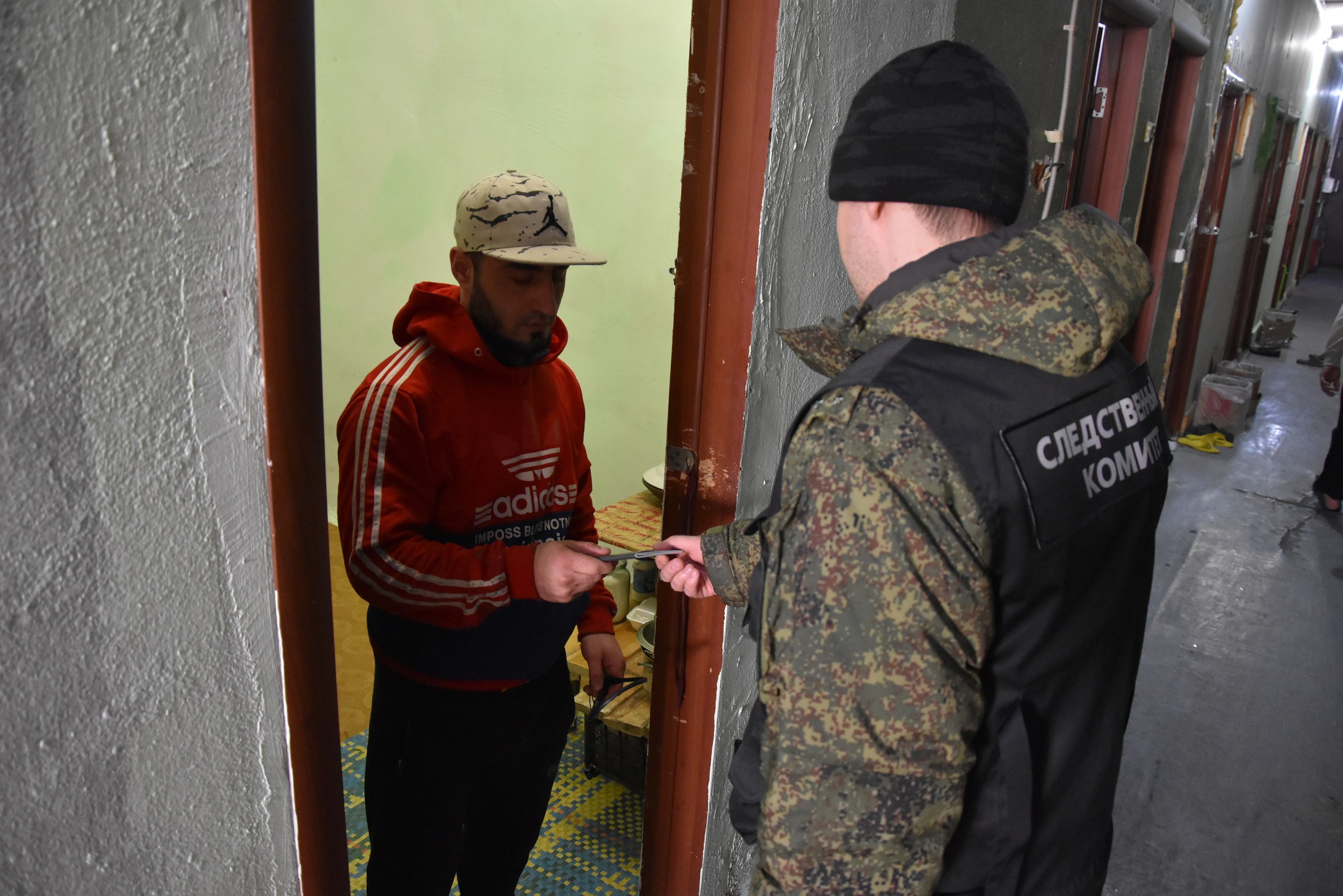 В Свердловской области прошли рейды по вручению повесток мигрантам, недавно получившим гражданство России
