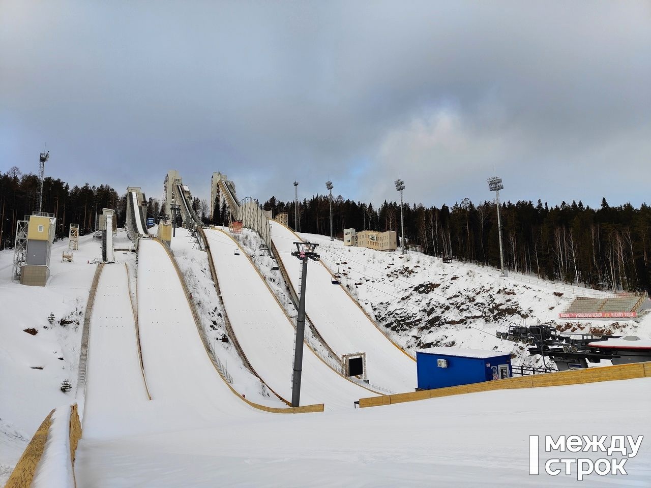 В Нижнем Тагиле на 100 тысяч рублей оштрафовали центр по проведению соревнований за многочисленные нарушения во время турнира по прыжкам на лыжах с трамплина