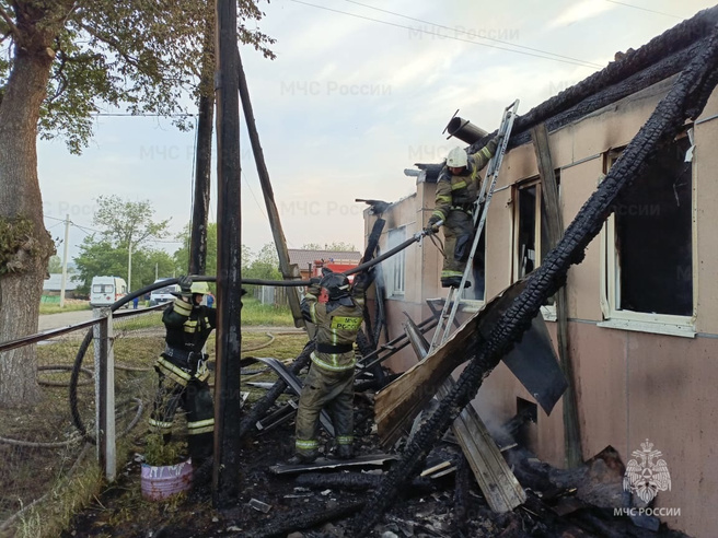 В посёлке под Нижним Тагилом в огне заживо сгорели мужчина и два ребёнка