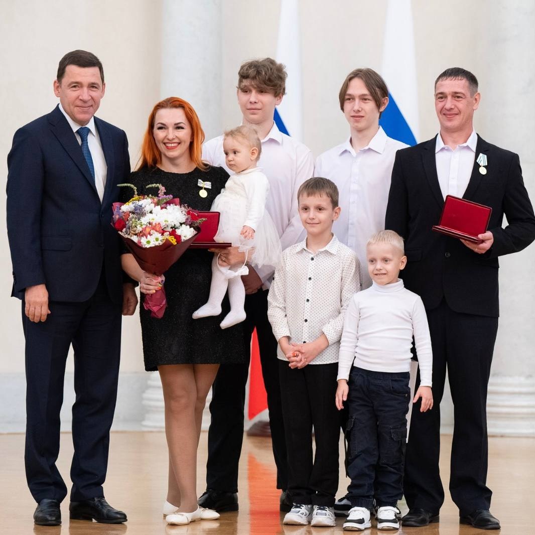 Супруги Евгений и Юлия Табакман из Нижнего Тагила удостоены медали ордена «Родительская слава»