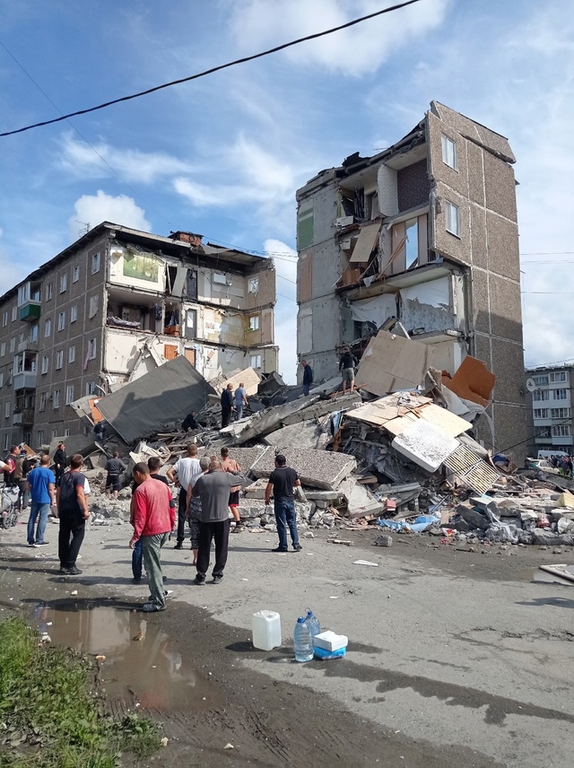 В Нижнем Тагиле из-за взыва обвалилась часть жилого дома