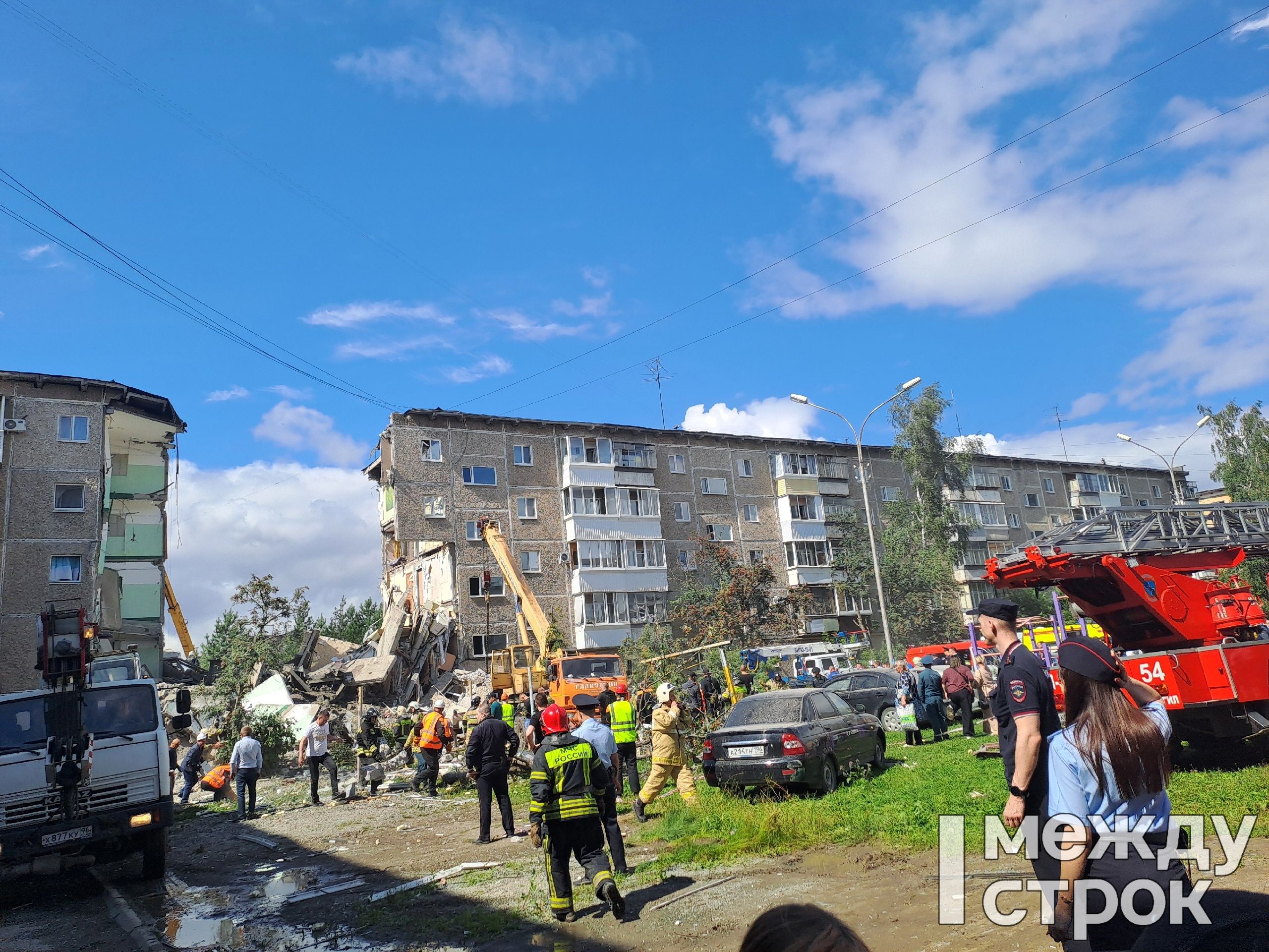 «Что в дальнейшем будет с нашими вещами и недвижимостью, мы пока не знаем». В Нижнем Тагиле жители частично обрушенного дома на Сибирской, 81 переживают за своё имущество