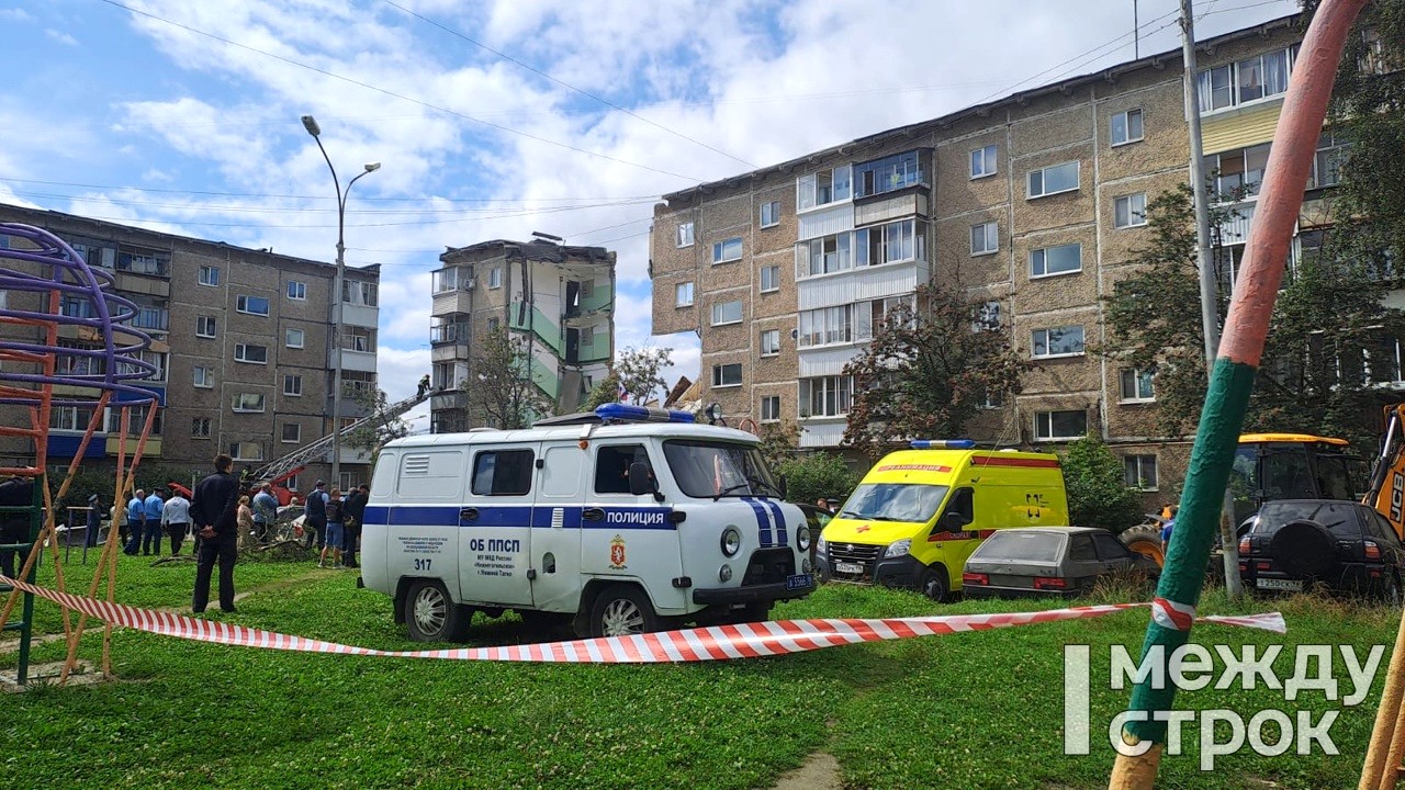 СМИ: Взрыв в доме на улице Сибирской в Нижнем Тагиле произошёл, когда дети в квартире на втором этаже почувствовали странный запах и решили проверить конфорку газовой плиты