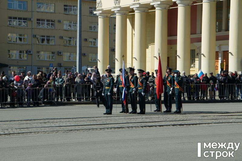 Прямая трансляция парада нижний тагил. Парад Победы в Нижнем Тагиле. Парад Нижний Тагил 2019. Н Тагил 9 мая парад. Парад в Нижнем Тагиле 1996.