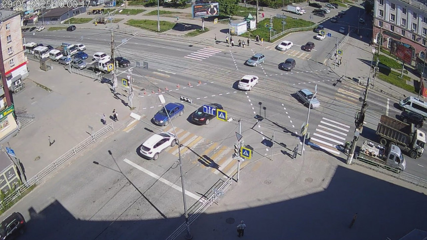 Тагильские автолюбители пожаловались на неудобства из-за нанесения дорожной разметки в час пик