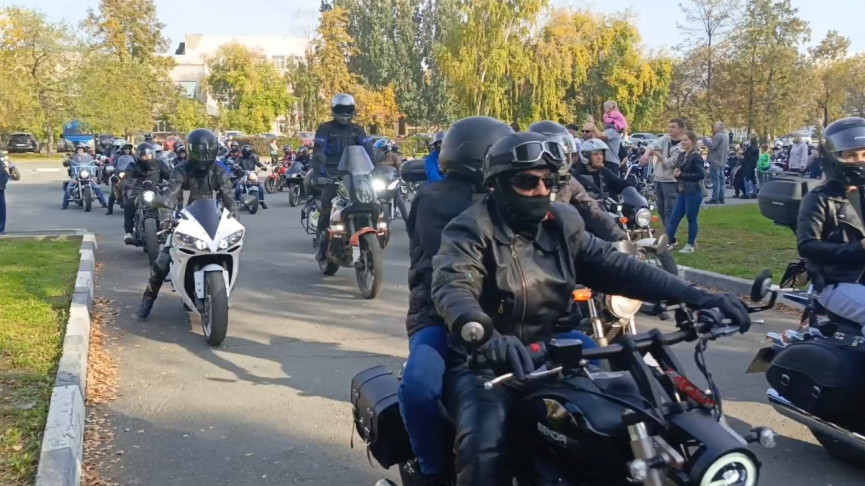 «В межсезонье повторите ПДД». В Нижнем Тагиле прошёл традиционный мотопробег, перед стартом байкеров напутствовал начальник городской ГАИ (ВИДЕО)