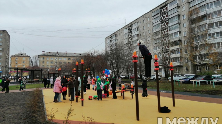 В Нижнем Тагиле на Ленинградском проспекте открыли новый сквер после благоустройства