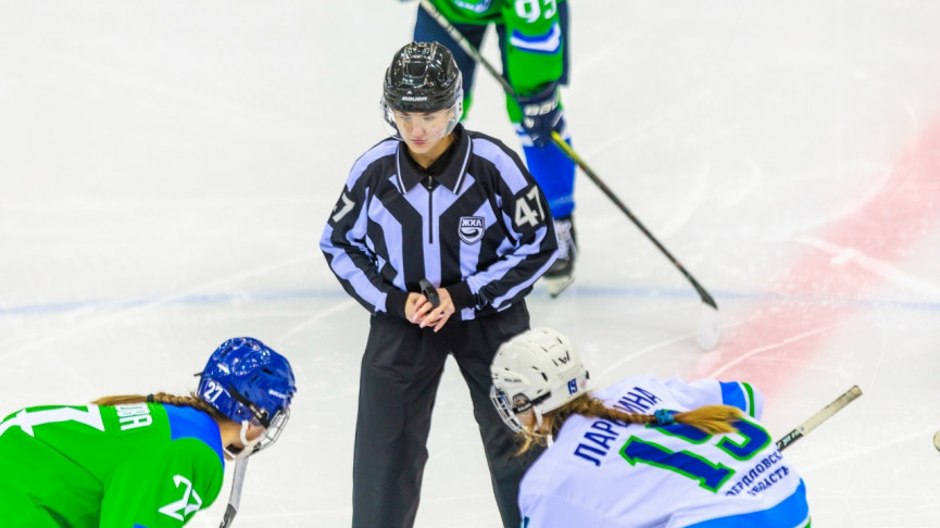 «Там есть тот самый азарт, командный дух, скорость». Тагильская спортсменка стала рефери профессиональной Женской хоккейной лиги