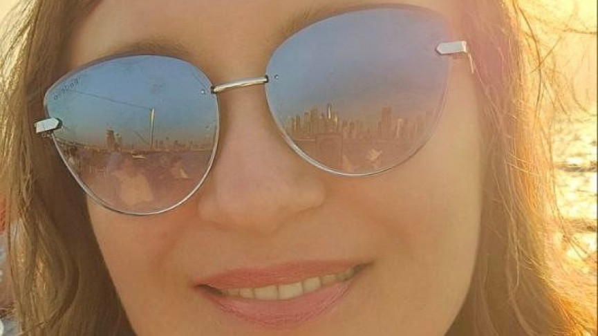 «Мне уже писали, что здесь чуть ли не всё разрушают, а у нас была полная тишь да гладь». Сотрудница АН «Между строк» задержалась в отпуске в ОАЭ из-за нападения Ирана