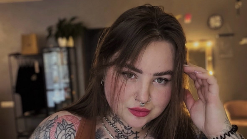 «Мне важно делать что-то своё, не оглядываясь на чужое мнение». Тагильчанка ушла с завода, стала тату-мастером и завела свой блог