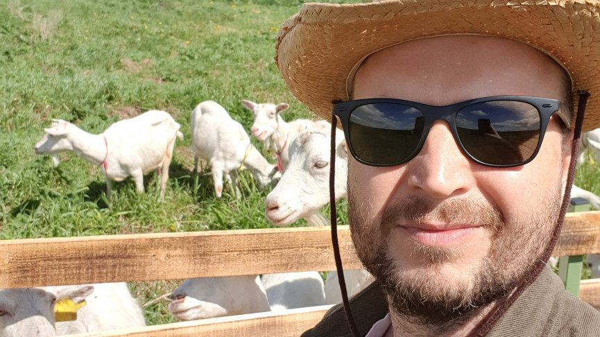 «Мы съели собаку на козьих сырах». Бизнесмен из Екатеринбурга Александр Попов производит на Урале фермерские продукты премиум-класса и проводит гастро-туры