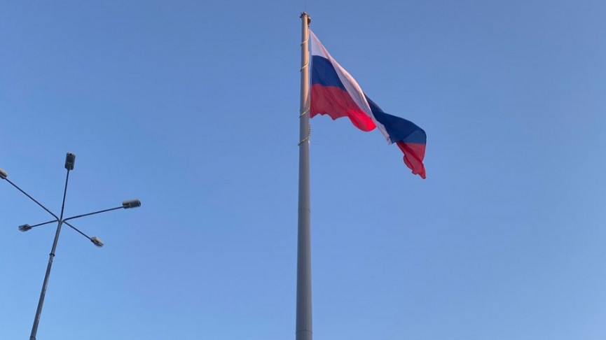 Прокуратура потребовала признать недействительным контракт на установку скандально известного флагштока в Нижнем Тагиле и вернуть в бюджет почти 25 млн рублей