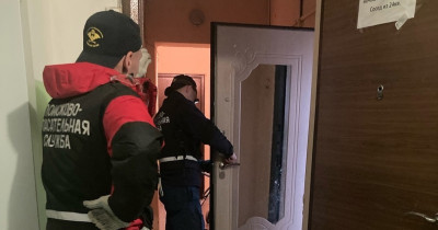 Тагильские спасатели помогли маме и её годовалому ребёнку, который самостоятельно закрылся в квартире