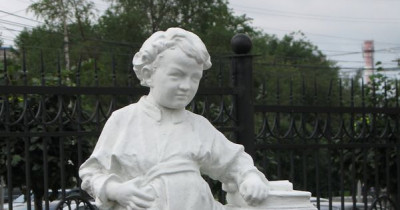 А вы знали? В Нижнем Тагиле было шесть скульптур «Ленин в детстве», но уцелела только одна