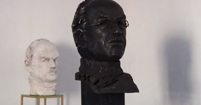 Тагильский художник Александр Иванов создал металлическую скульптуру Булата Окуджавы в честь 100-летия поэта   