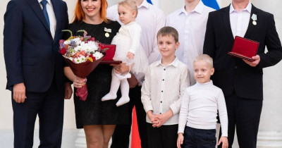 Супруги Евгений и Юлия Табакман из Нижнего Тагила удостоены медали ордена «Родительская слава»