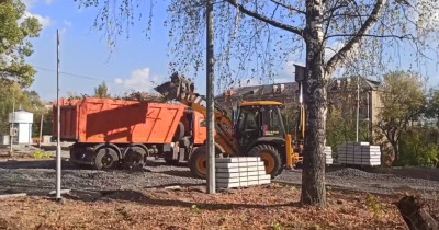 В Нижнем Тагиле полным ходом идёт благоустройство сквера на проспекте Строителей