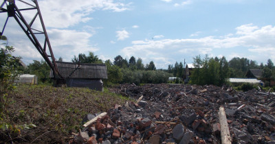 Под Нижним Тагилом обнаружили свалку строительных отходов после разбора зданий бывшей воинской части