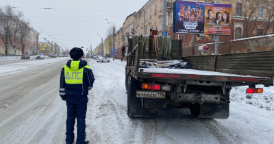 Торопилась на работу. В Нижнем Тагиле КамАЗ сбил девушку на пешеходном переходе