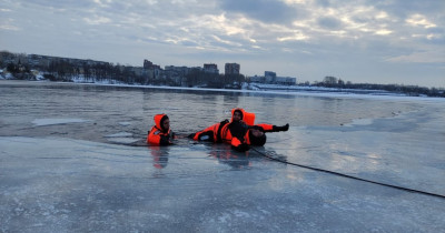 Тагильские спасатели провели учения на городском пруду