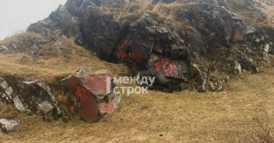 Вандалы-фашисты-сатанисты разрисовали символ Нижнего Тагила — Лисью гору — нацистской символикой 