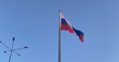 Пытались заработать на патриотизме? В ФАС заявили, что заказ на установку скандального флагштока в Нижнем Тагиле отдали «Тагилдорстрою» до объявления аукциона, а в мэрии оправдались тем, что объект имеет «высокую социальную значимость»