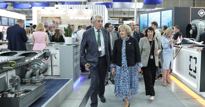 Председатель ЗакСО Людмила Бабушкина посетила «Иннопром–2025»
