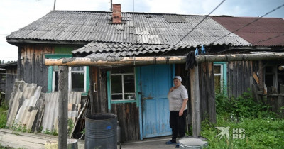 Ветеран труда из села Серебрянка под Нижним Тагилом, которую выселяют из дома, записала видеообращение к Владимиру Путину 
