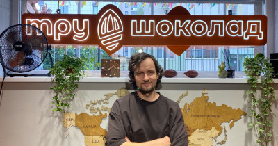 «Наши планы: захватить мир и залить его шоколадом». Предприниматель из Екатеринбурга Виталий Смирнов, создавший местный кондитерский бренд, считает, что какао-бобы спасут человечество (ВИДЕО)